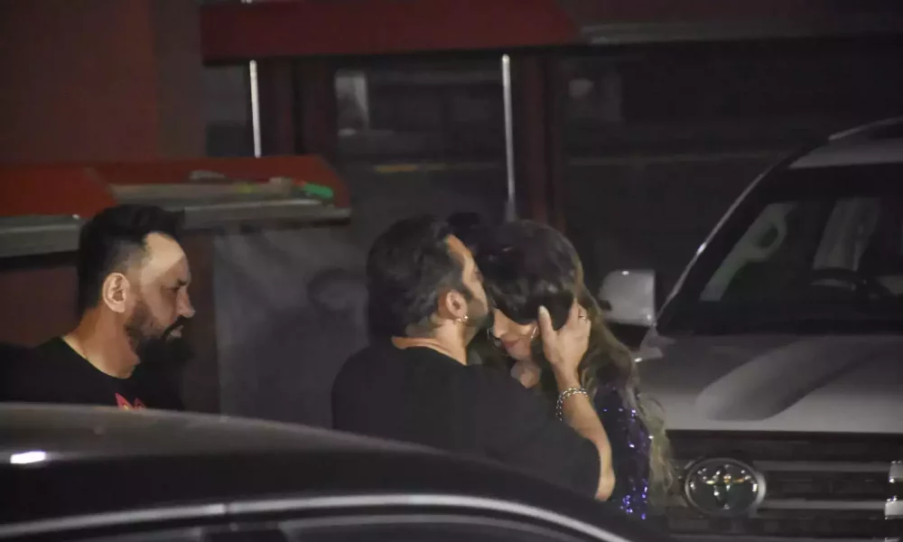 WATCH: Salman Khan seen kissing Ex-Girlfriend Sangeeta Bijlani; Netizens say “Shaadi karlo bhai”
