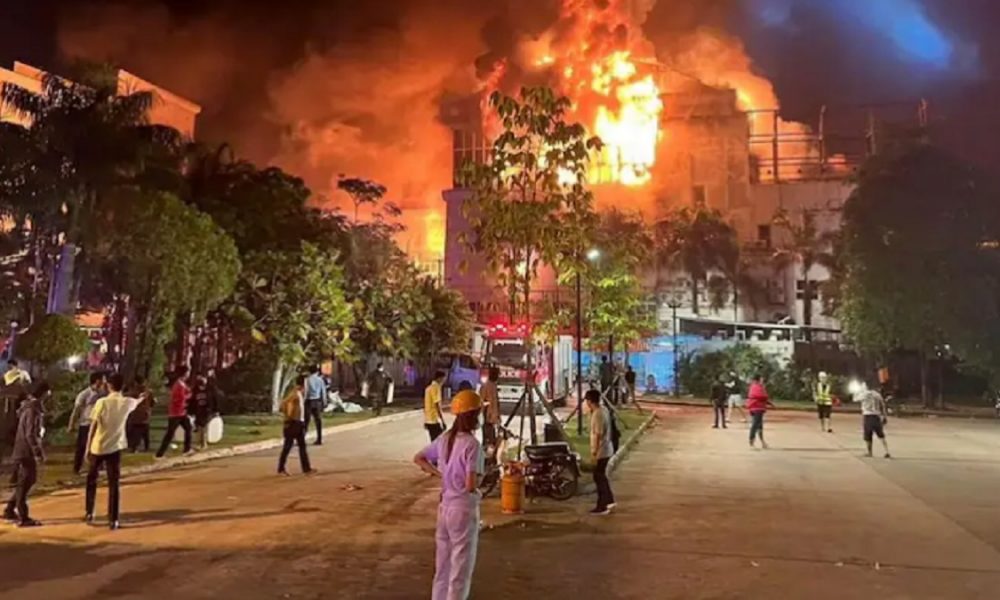 Cambodia casino fire: 10 killed, some seen jumping out of hotel window to escape deadly blaze (VIDEO)