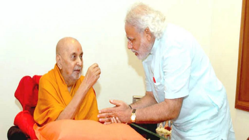 Modi - Pramukh Swami Maharaj