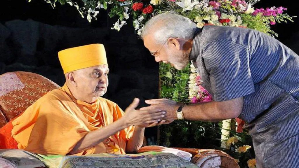 Modi - Pramukh Swami Maharaj