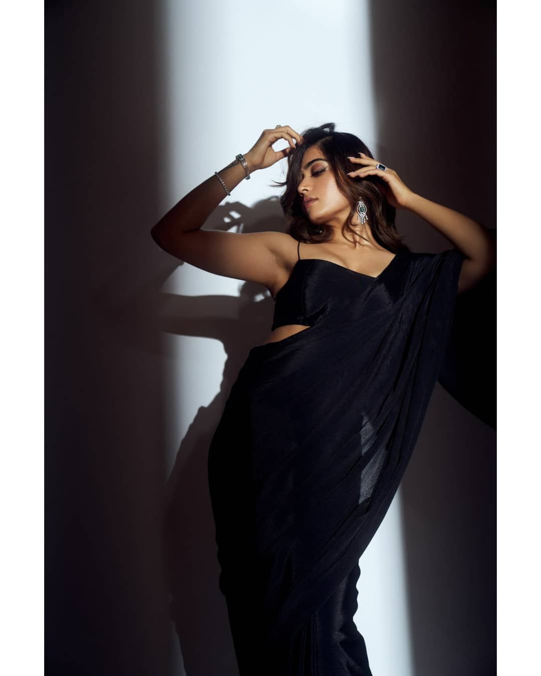 Black saree farewell pose | Black saree, Shimmer saree, Saree