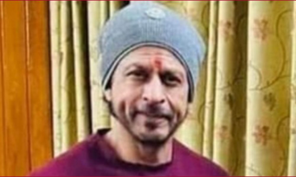 Shahrukh Khan returns from Vaishno Devi, pic of him in red tika on his forehead goes viral