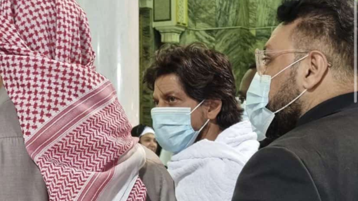 Shah Rukh Khan trends on Twitter after he performs Umrah in Mecca, fans call it a “truly beautiful sight”