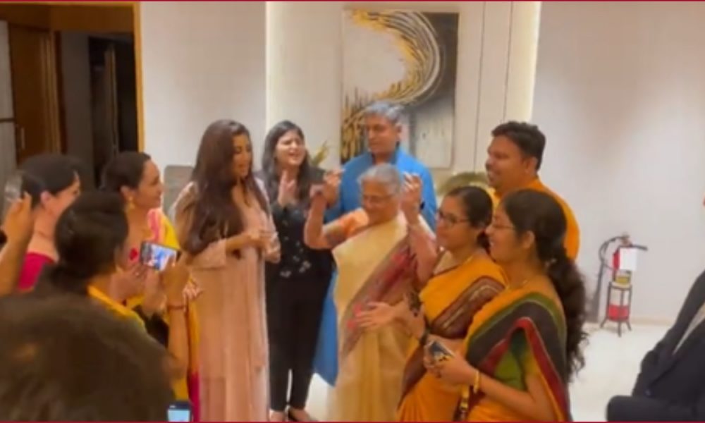 Must Watch: Sudha Murty dances, sings on Shreya Ghoshal ‘Barso Re Megha Megha’ song, Video viral