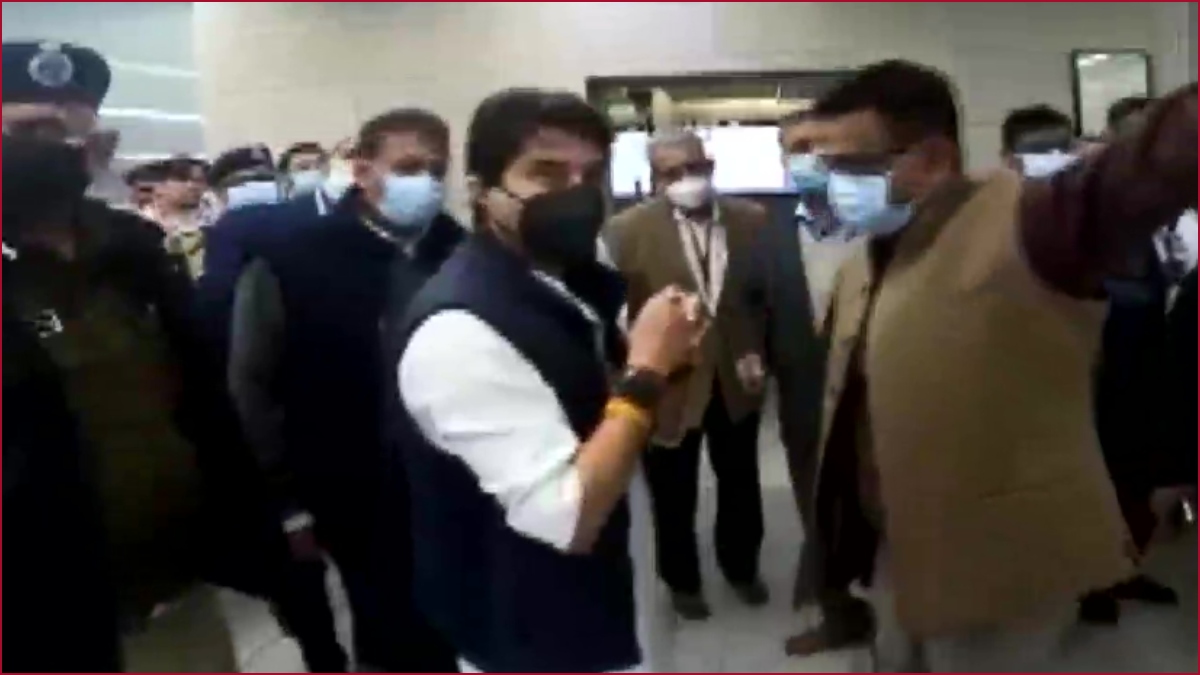 Delhi International Airport: Jyotiraditya Scindia pays surprise visit to Terminal 3 after complaints of overcrowding and chaos