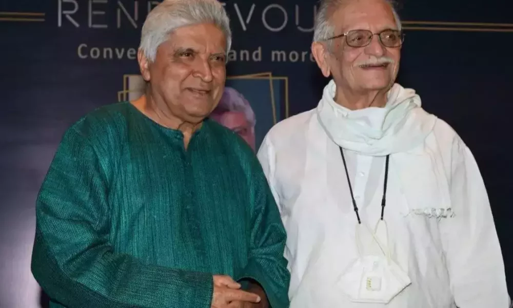 Gulzar-Javed camaraderie had fans hooked to show, WATCH 2 literary legends in playful banter