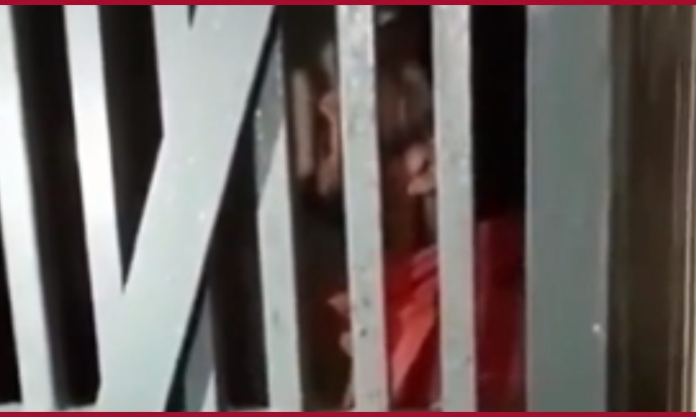 “Daroga Ji Ho…”: Bihar drunk man sings in lockup, Police say “Wah, Wah” (Viral video)