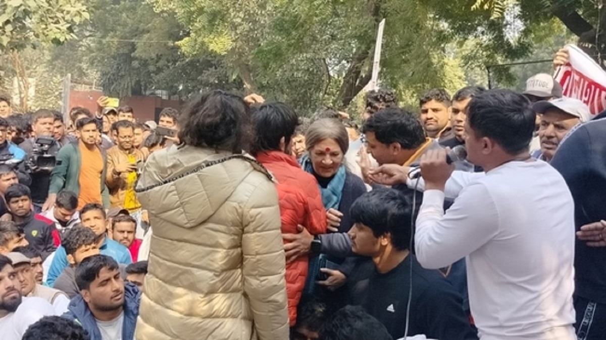 At Wrestlers protest, CPM leader Brinda Karat told to step down from stage (VIDEO)
