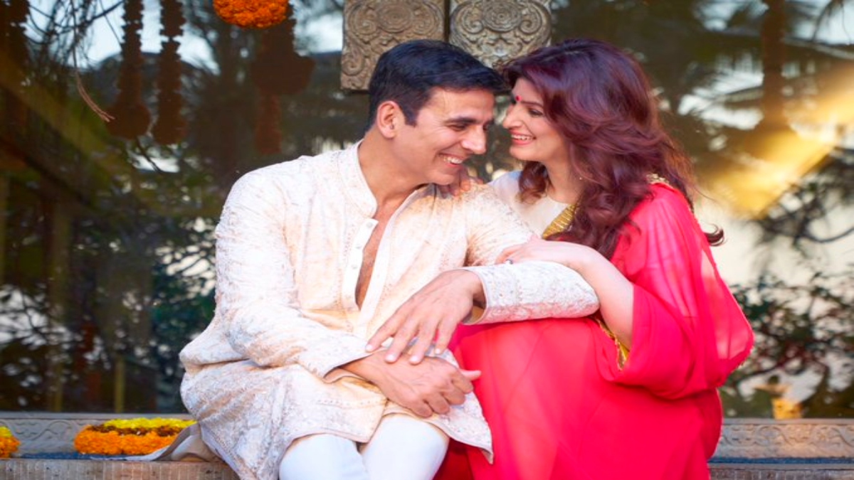 Akshay shares dreamy PIC with wife Twinkle on Wedding Anniversary, Celebs & netizens react