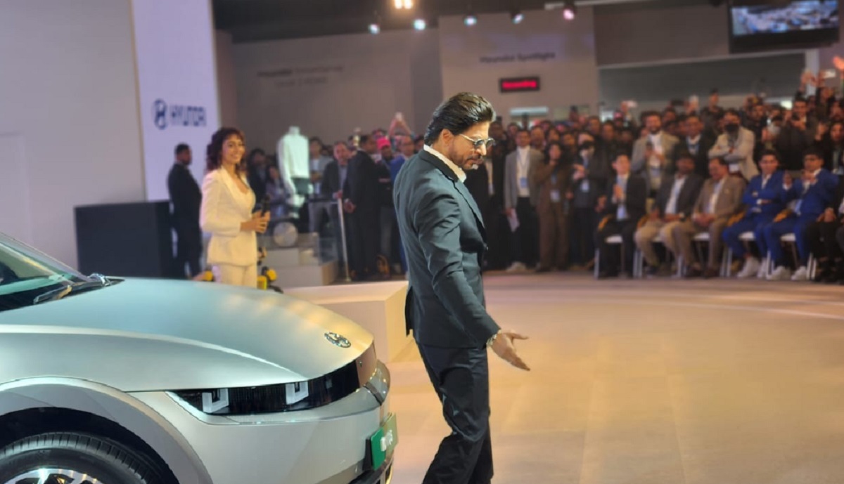 While SRK unveils Hyundai’s Ioniq 5 EV, Rs 44.50 trends on Twitter; what netizens are saying