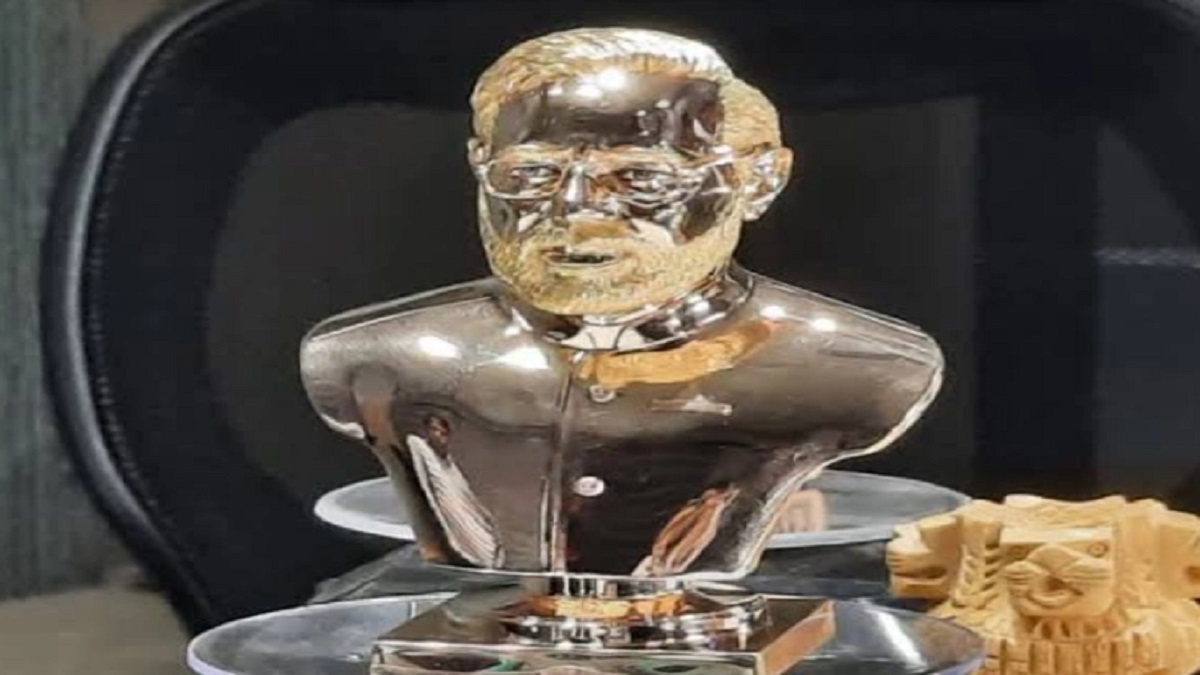 PM Modi’s golden bust carved in 156 gm gold, matches BJP’s 156 seats in Gujarat polls