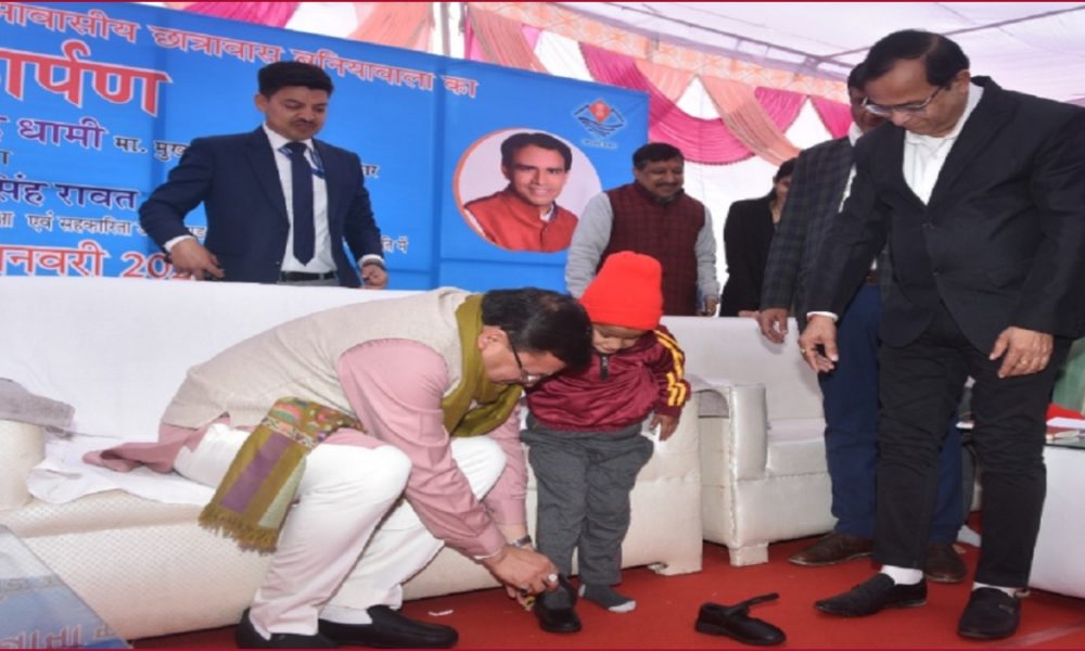 Uttarakhand CM Pushkar Singh Dhami helps little girl wear her shoes, picture goes viral