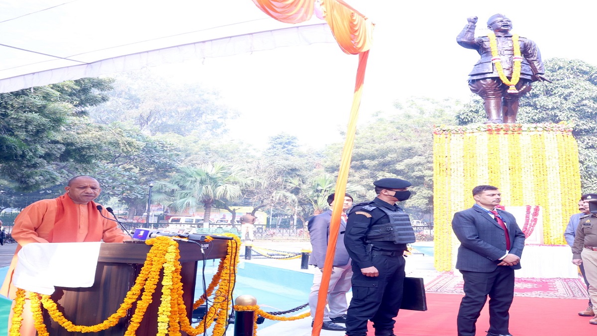 CM Yogi pays floral tribute to Netaji, many programs organized in UP to mark his birth anniversary