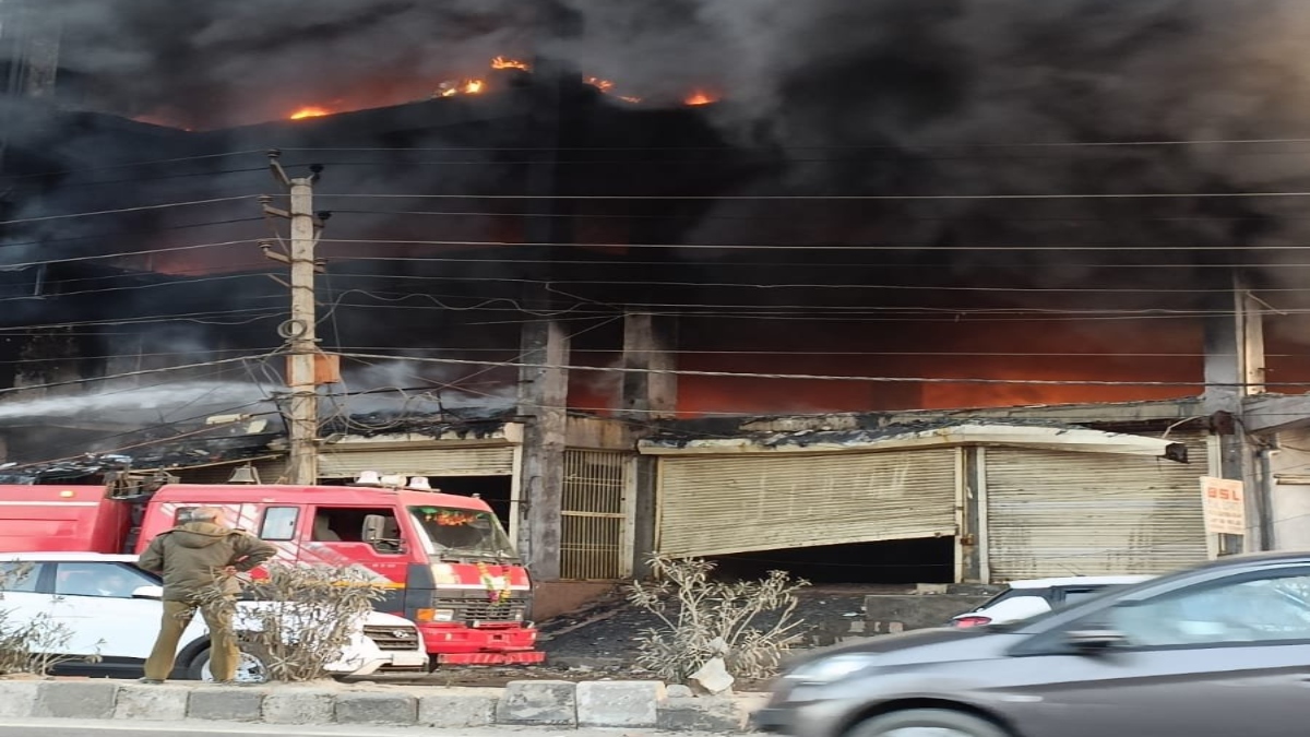 Fire breaks out in building near Mundka Metro station, 6 fire tenders rushed