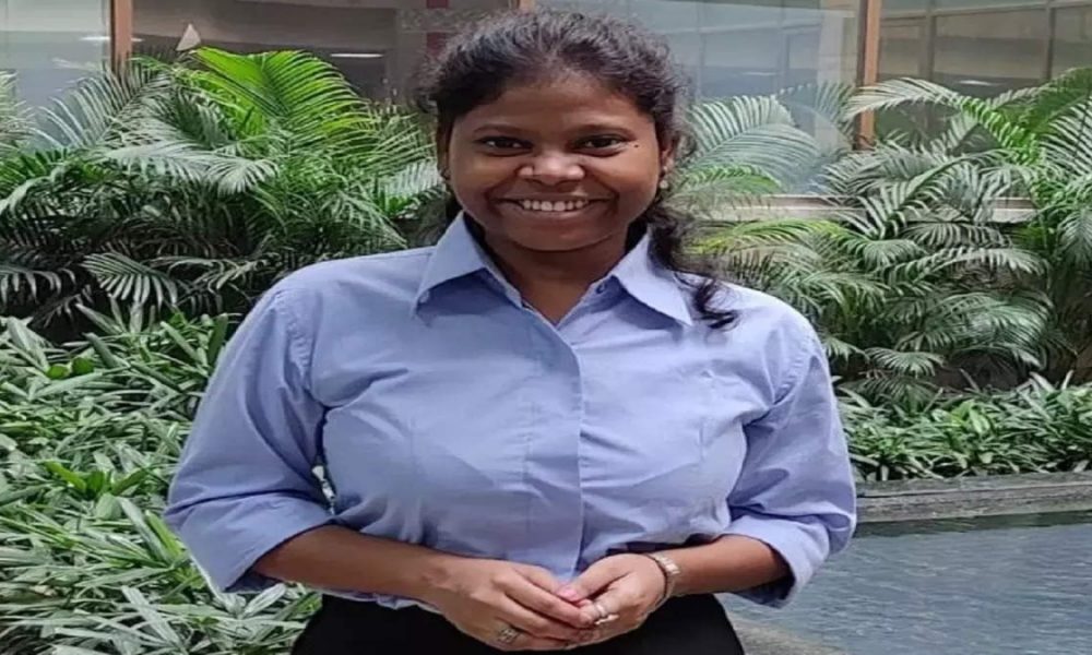 Who is Ritika Surin, daughter of a peon who worked in the same college she graduated from?