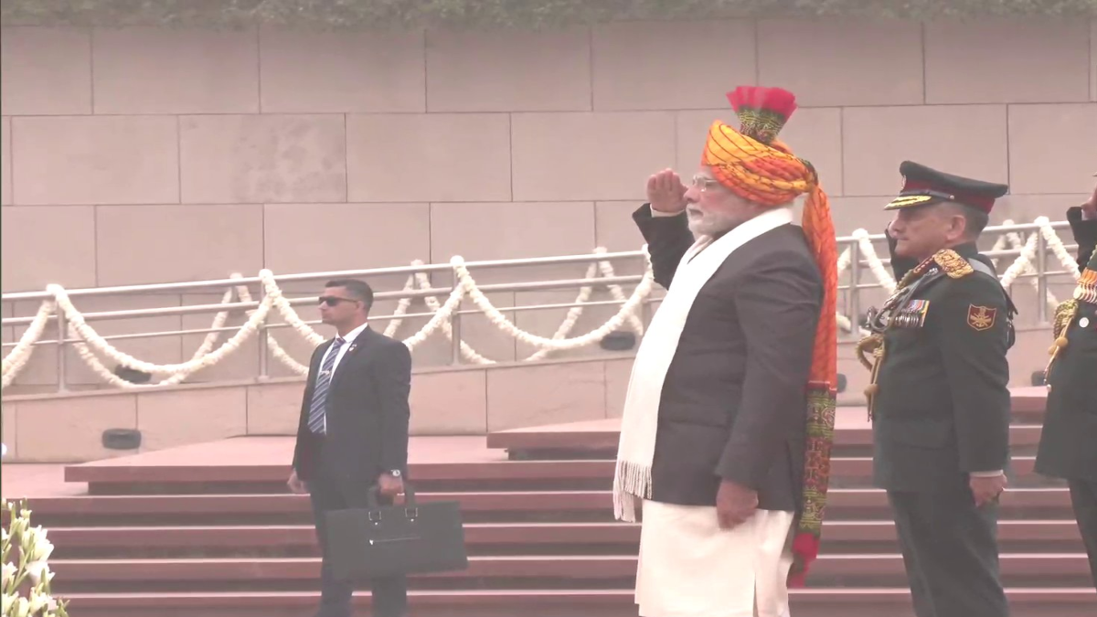Republic Day Celebrations: PM Modi pays homage to martyrs at National War Memorial