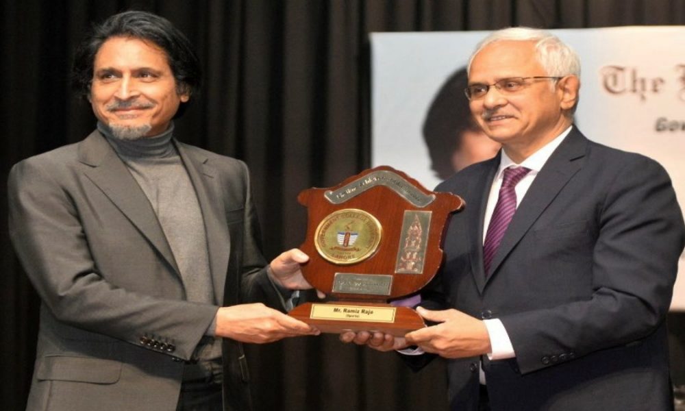 Ramiz Raja targets BCCI, PCB as he receives Lifetime Achievement Award by GCU, students & netizens react