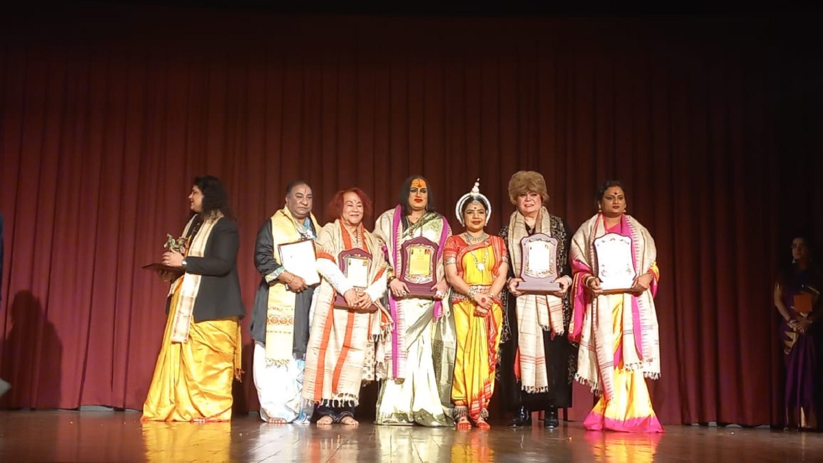 Suryaprabha International Award 2022: AKS honours transgenders, lauds their contribution to community