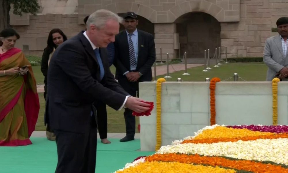 UNGA President Csaba Korosi pays tribute to Mahatma Gandhi at Raj Ghat on his death anniversary