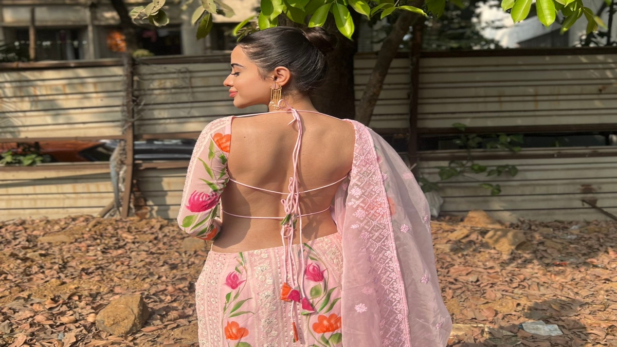 ‘Chitra meri saasu…’: Uorfi Javed takes on BJP leader Chitra Wagh with sarcastic tweets, shares picture in backless outfit
