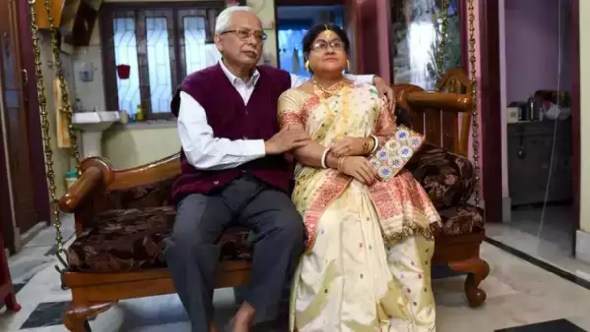 65-year-old Kolkata man installs silicone statue of wife after she dies of Covid-19