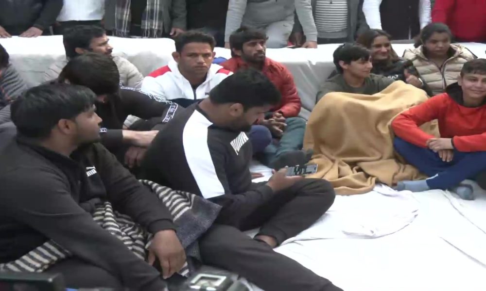 Vinesh Phogat, Bajrang Punia & other wrestlers sit on silent protest against WFI at Jantar Mantar