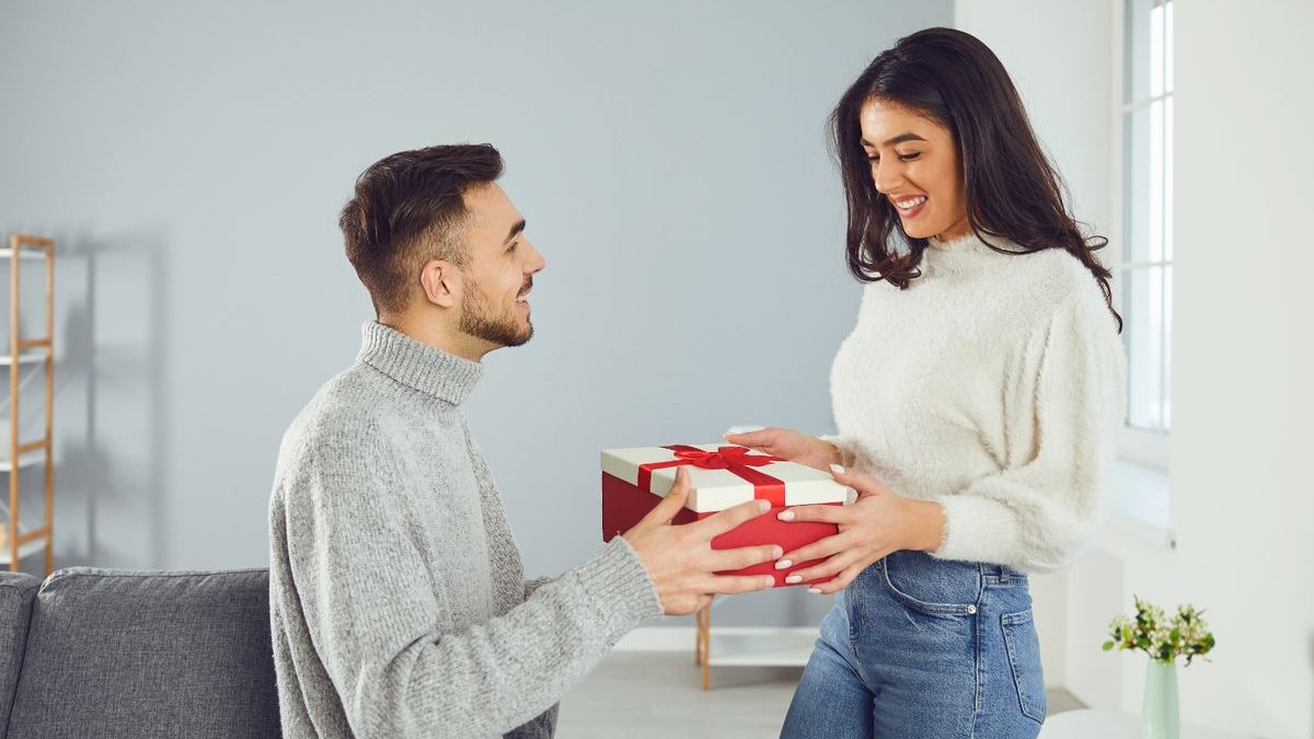 31 Gift Ideas For Boyfriend He Will Absolutely Love! - Positivity is Pretty