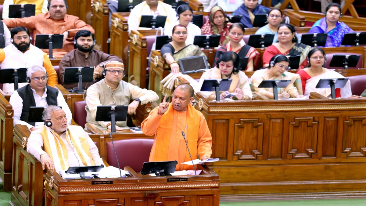 “Apne baap ka samman nahi kar paye ho”: Yogi lashes out at Akhilesh in UP Assembly