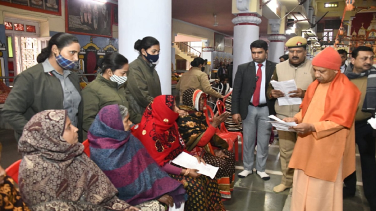 CM Yogi extends helping hand to poor woman at Janata Darshan, assures full support to over 300 visitors