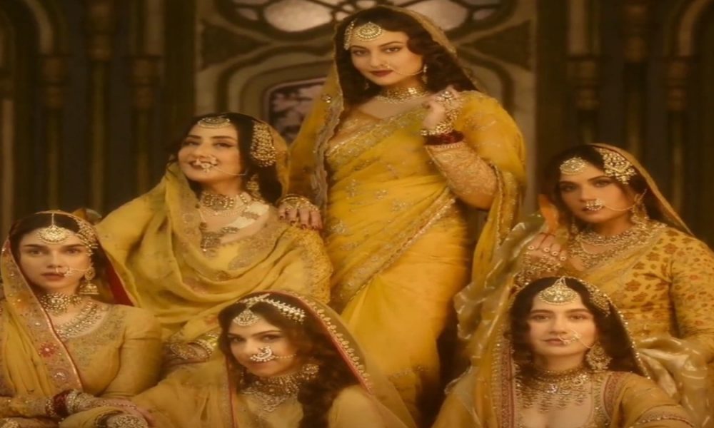 ‘Heeramandi’ First Look: Sanjay Leela Bhansali brings out the queen in Manisha Koirala, Aditi Rao Hydari, Sonakshi Sinha & other Bollywood divas (WATCH)