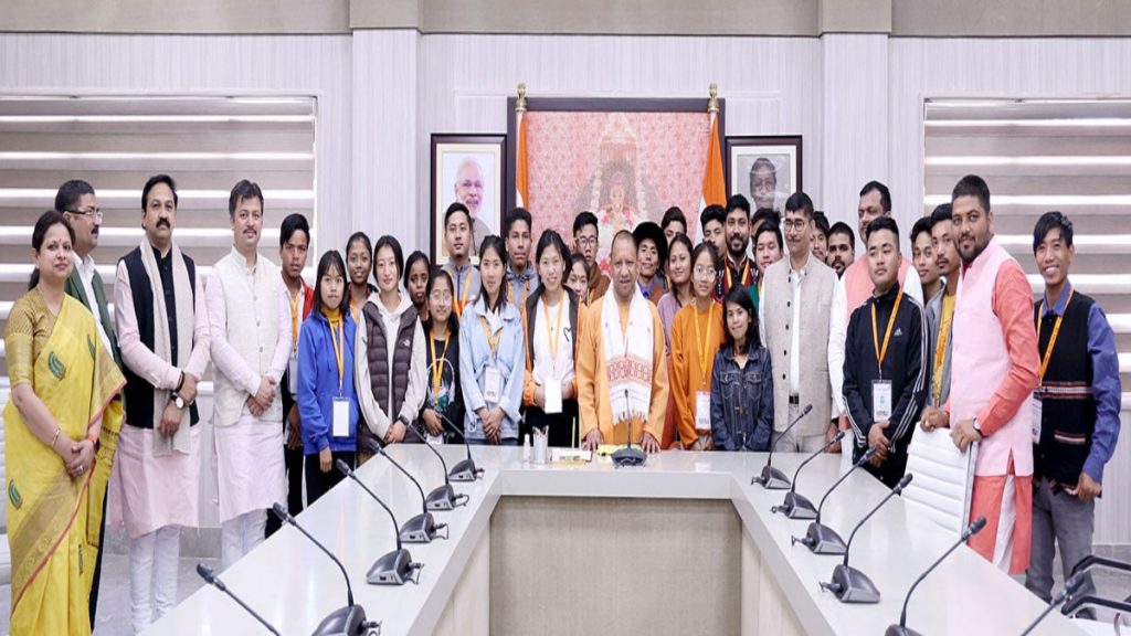 yogi meets student delegation