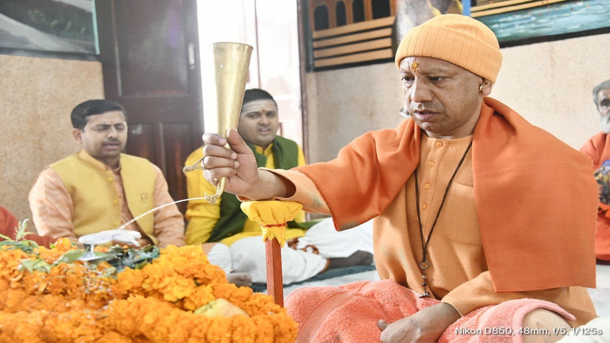 CM Yogi performs ‘Rudrabhishek’ on MahaShivratri, prays for public welfare