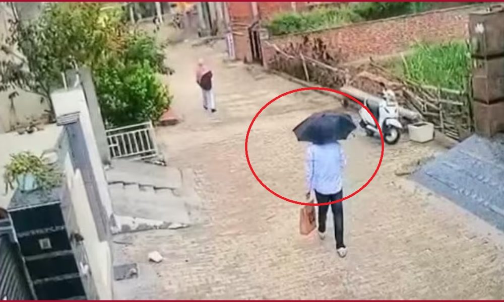 Amritpal Singh last seen walking under an umbrella to hide his face from CCTV in Haryana (VIDEO)