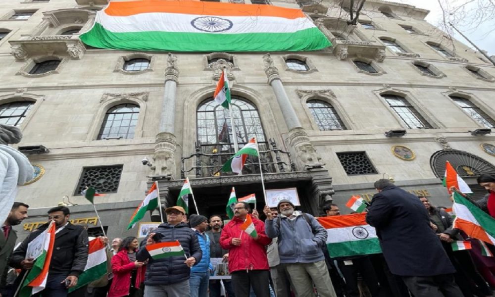 Indians gather outside High Commission in UK, wave Tricolour; a day after vandalism by Khalistanis(VIDEO)
