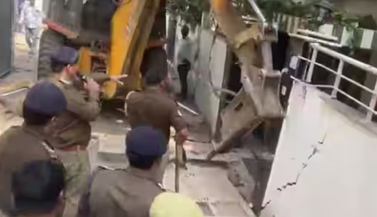 Umesh Pal murder case: UP authorities bulldoze house of gangster Atiq Ahmed’s aide (VIDEO)