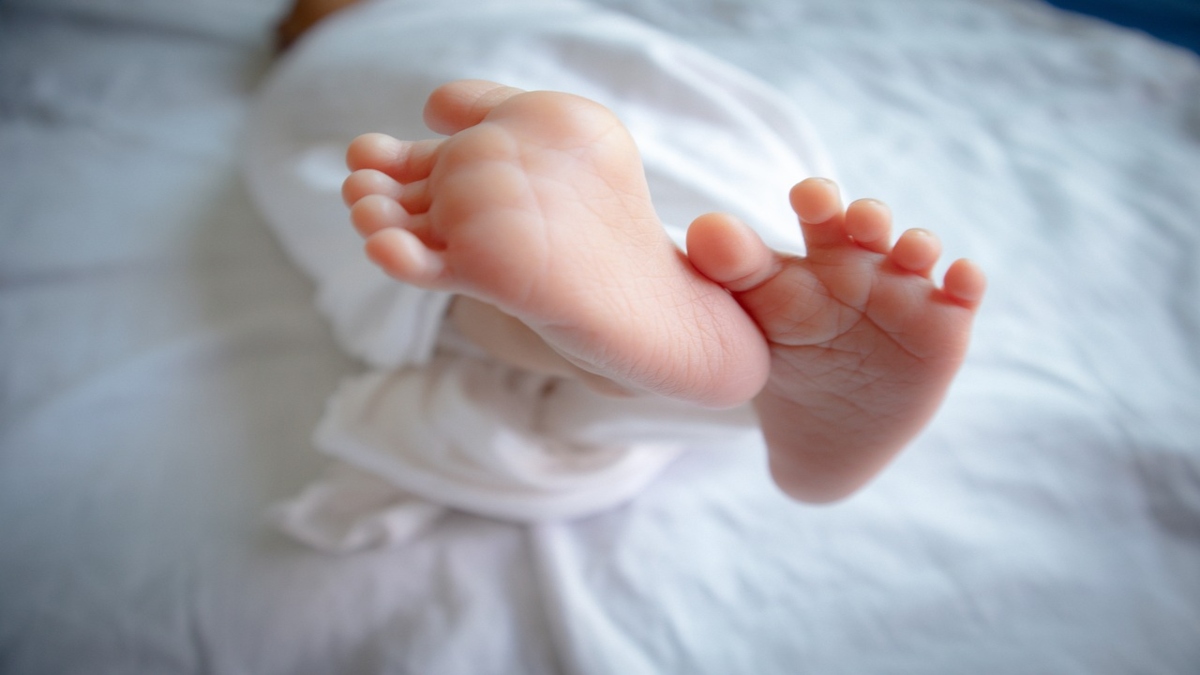 newborn child feet
