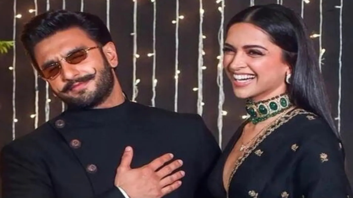 WATCH: Ranveer Singh flirts with wife Deepika Padukone at Indian Sports Honours event