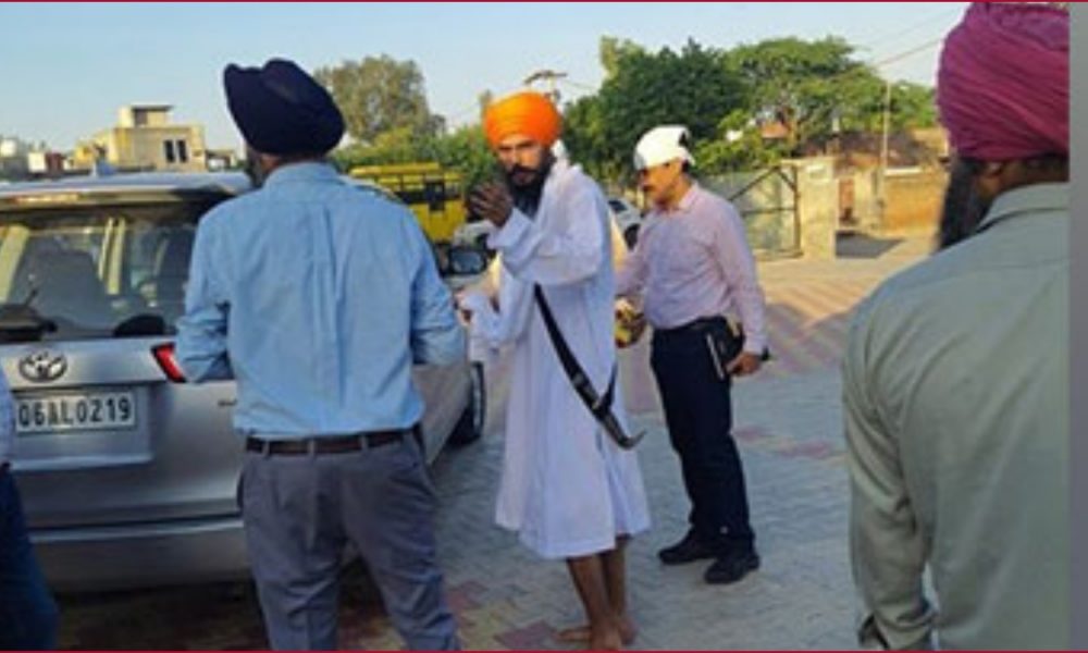 Amritpal Singh arrested by Punjab Police from Moga, likely to be shifted to Dibrugarh, Assam | Viral Pics