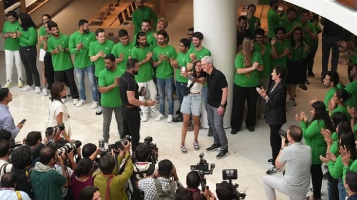 Apple’s first Delhi store opens in Saket: 1st look of outlet & what services to avail here (VIDEO)