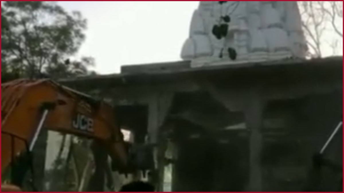 Madhya Pradesh: Bulldozer demolishes illigal structure at Indore temple after 36 deaths in roof collapse incident (VIDEO)