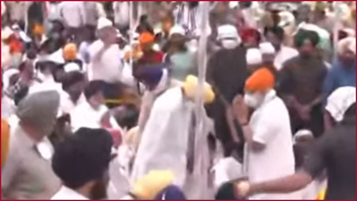 PM Modi pays last respects to Akali Dal patriarch Parkash Singh Badal in Chandigarh (VIDEO)