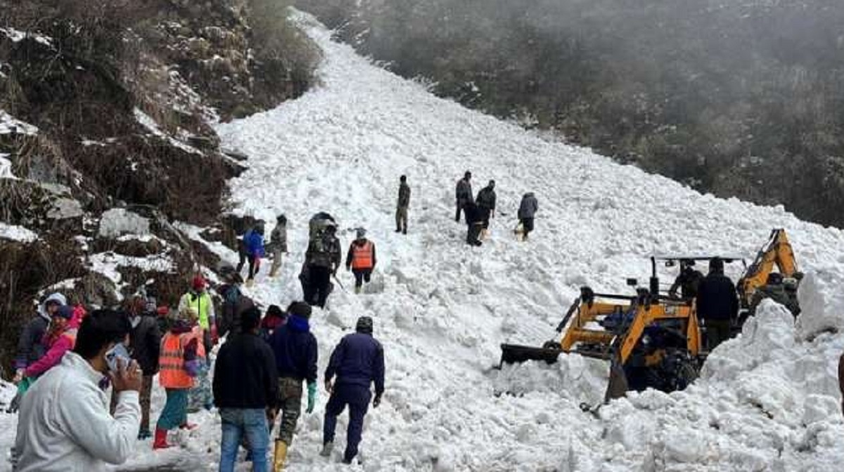 Avalanche at Sikkim’s Nathula border area; 6 tourists feared dead, many trapped