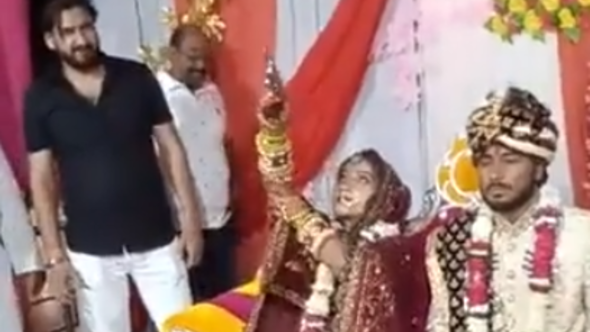 [Viral Video] UP bride fires 4 rounds in air after Jaimala ceremony, triggers police action