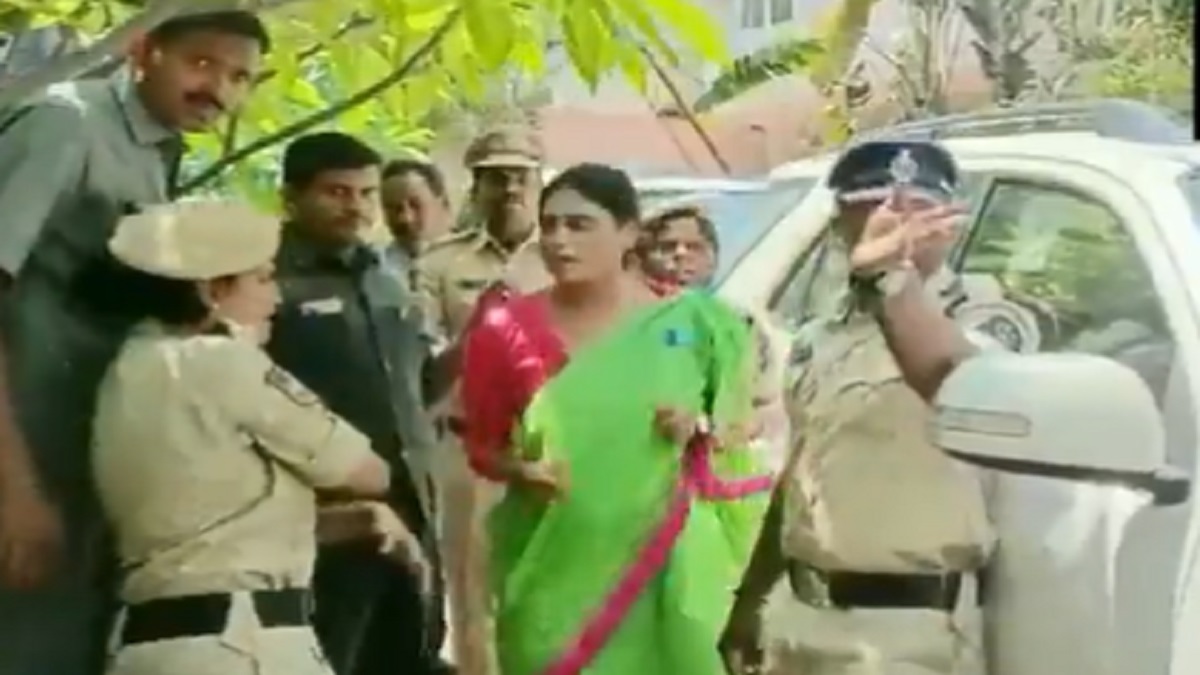 YSRTP chief YS Sharmila roughs up policemen outside her home, Twitter reacts