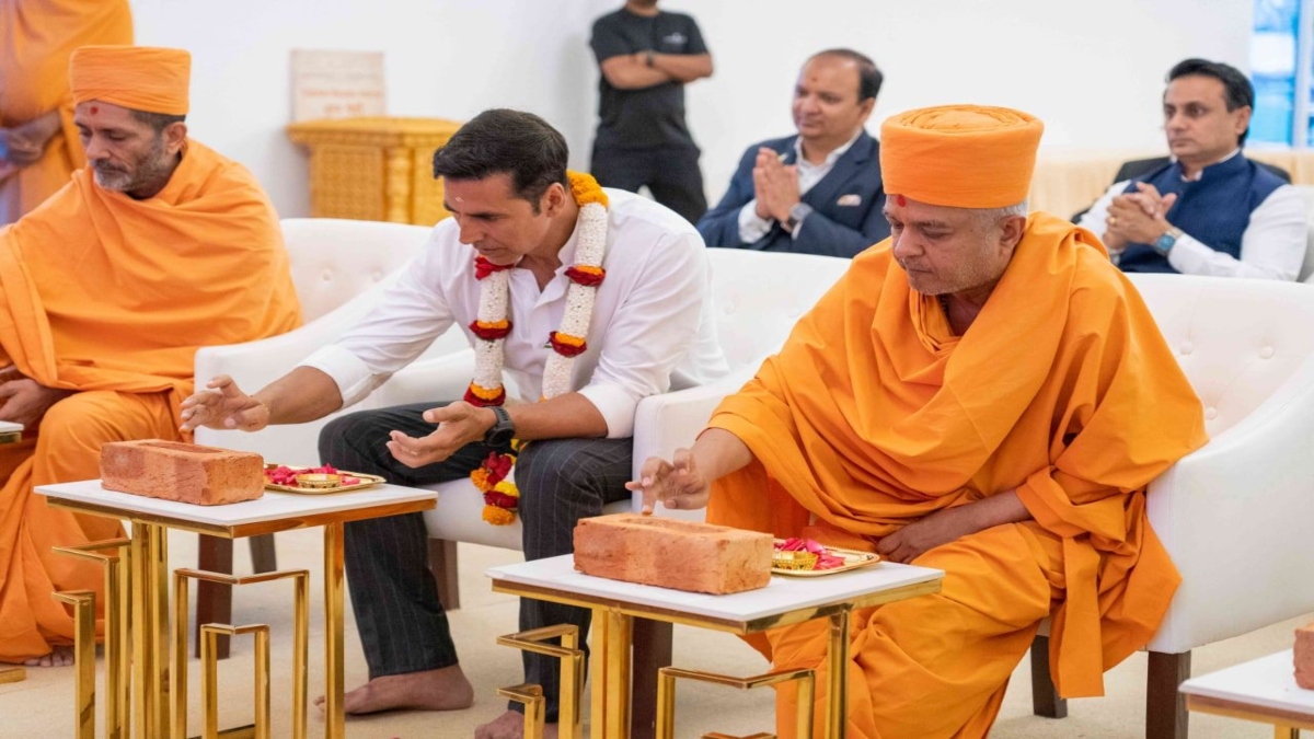 Bollywood Star Akshay Kumar visits the BAPS Hindu Mandir: “Love can Move Mountains”, Abu Dhabi, UAE