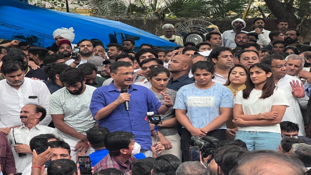 kejriwal at wrestlers' protest