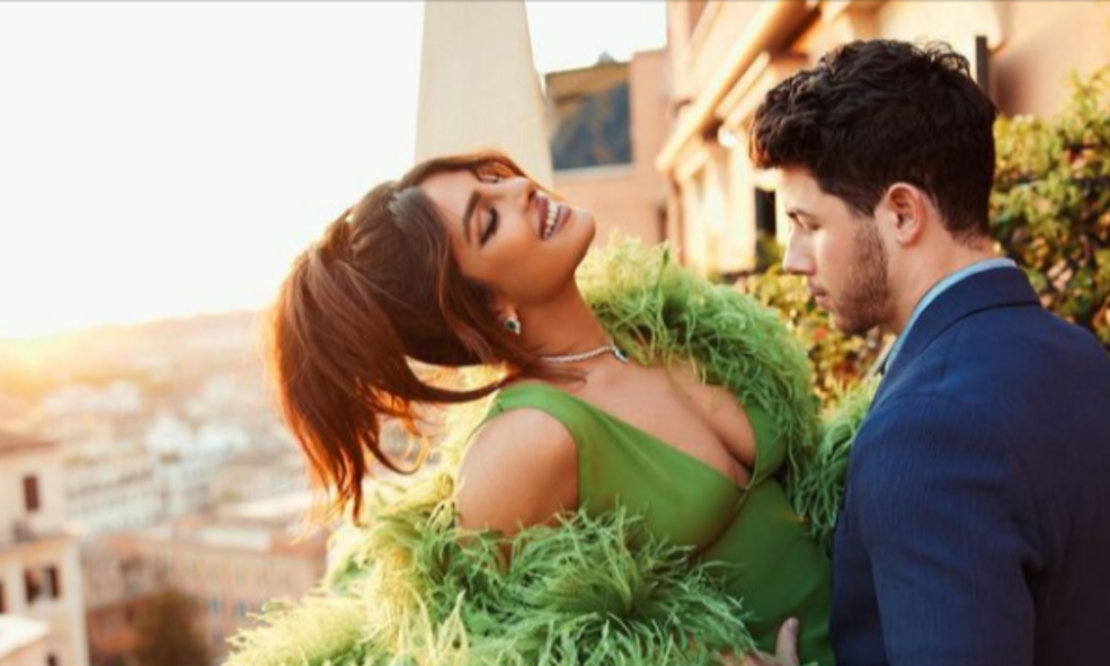 Nick Jonas ‘stares hard’ at Priyanka Chopra’s cleavage, trolls ask “Bhai Kya Dekh Rha hai”