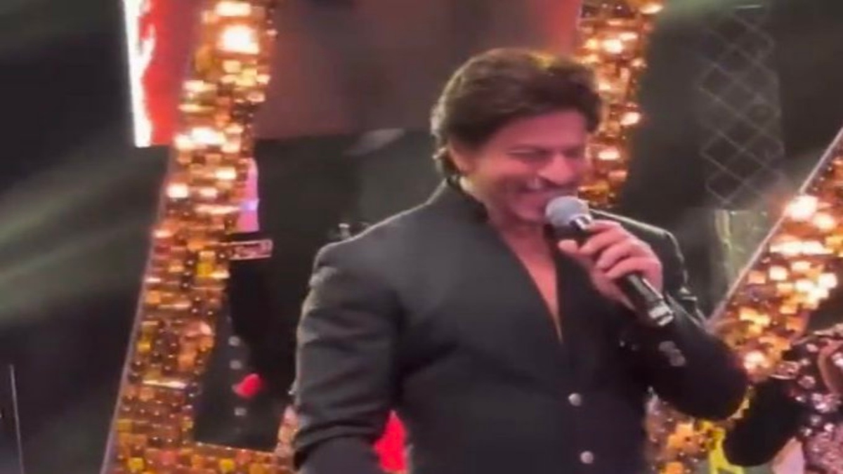 SRK breaks internet with his electrifying performance on ‘Jhoome Jo Pathaan’ with Varun Dhawan, Ranveer Singh