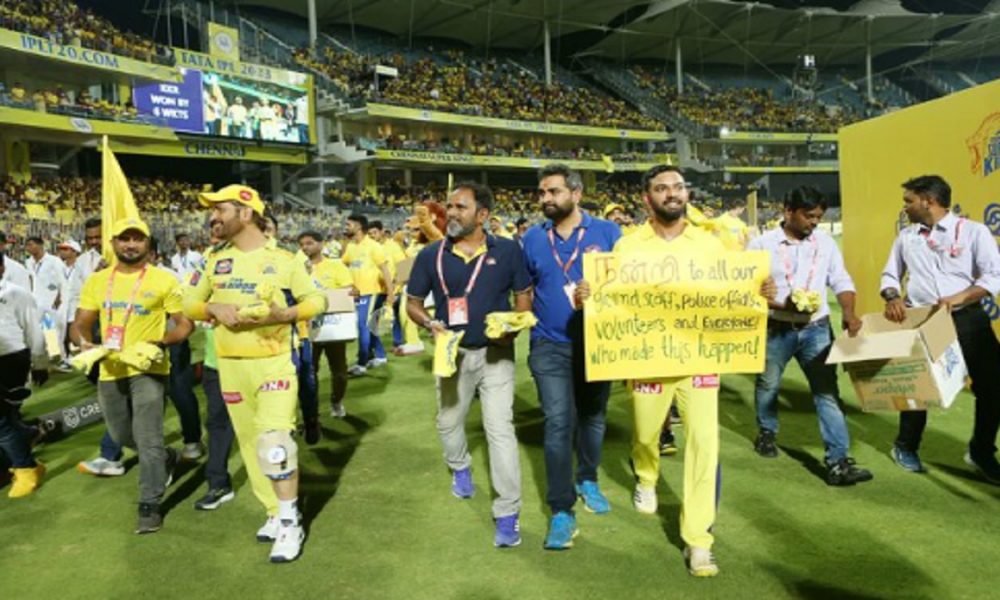Dhoni’s lap of honour with ice pack around his knee makes fans emotional, how netizens reacted