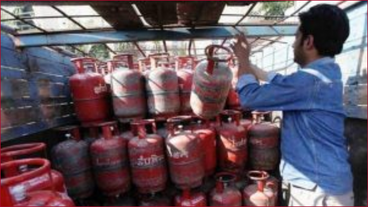 Govt slashes price of LPG cylinder by Rs 200